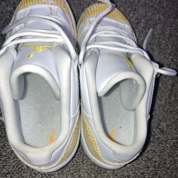 Jordan 11s 9C toddler sneakers White Yellow - Picture 5 of 7